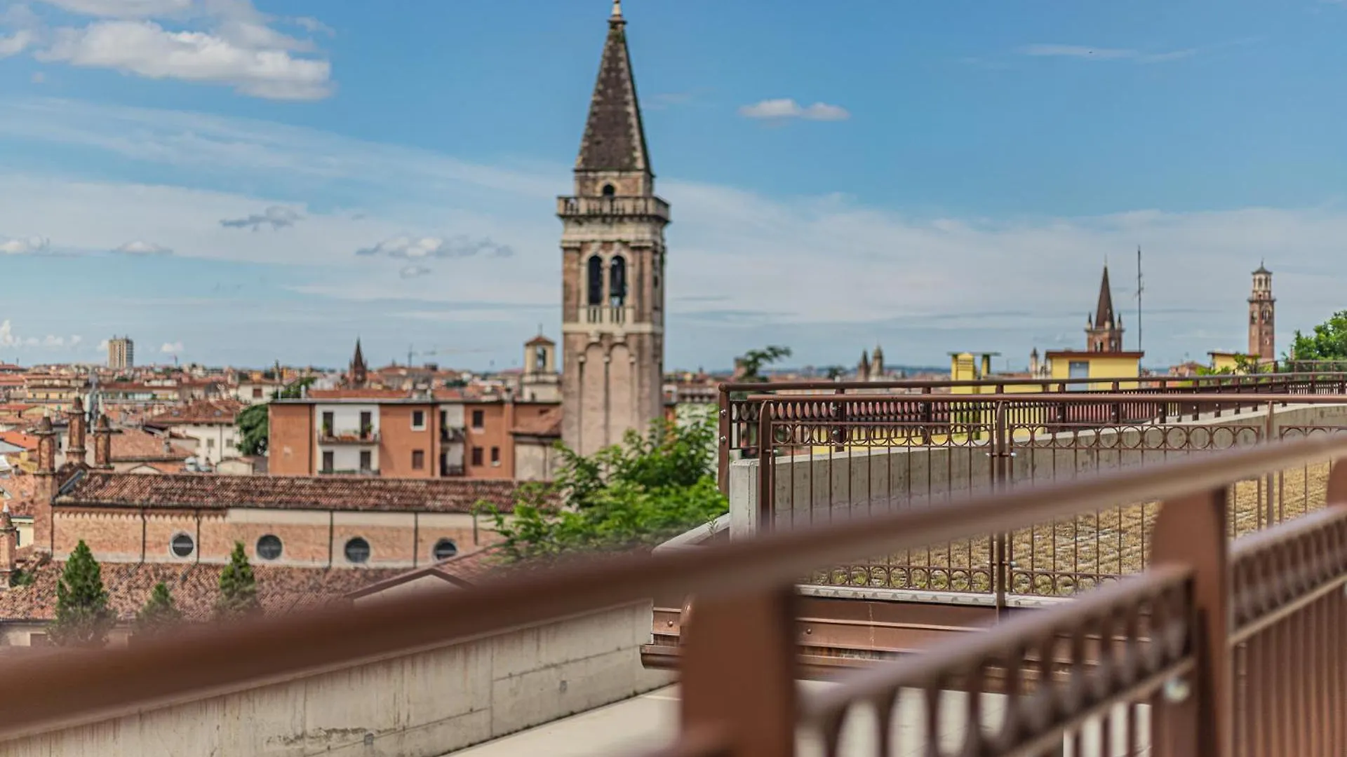 Verona Skyline Apartments - Appartamento 9D 0*,  İtalya